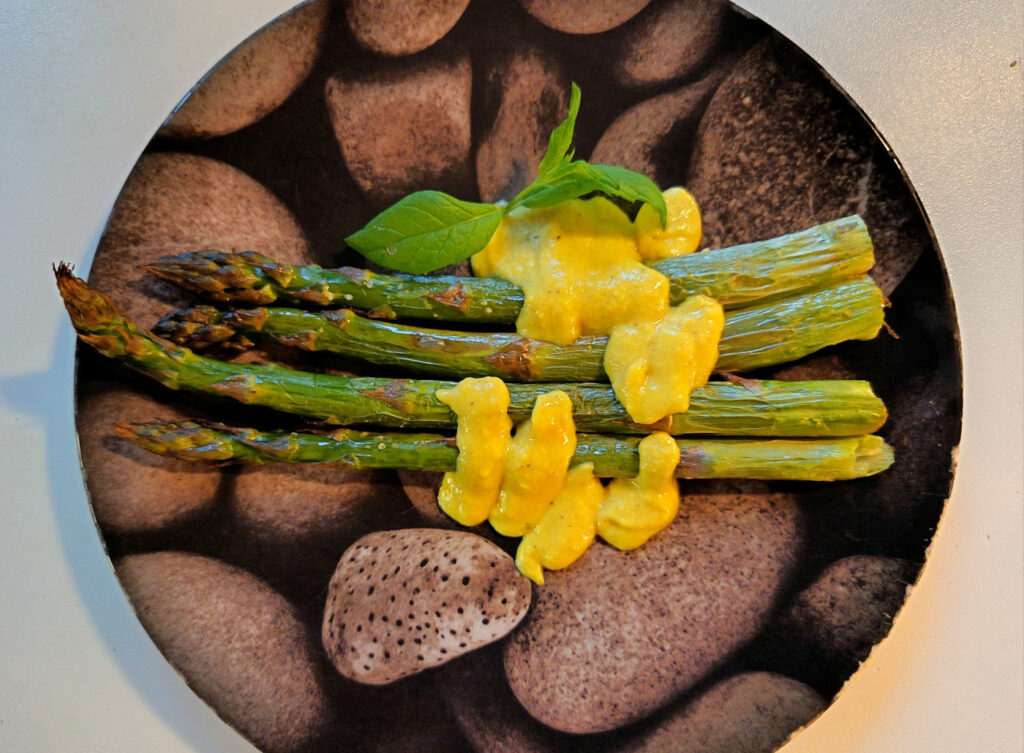 tankoparsa vegaanisella hollandaisekastikkeella